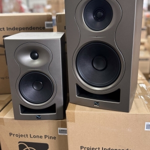 kali_audio_szare_magazyn_03
