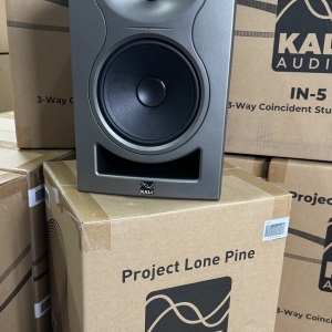kali_audio_szare_magazyn_04